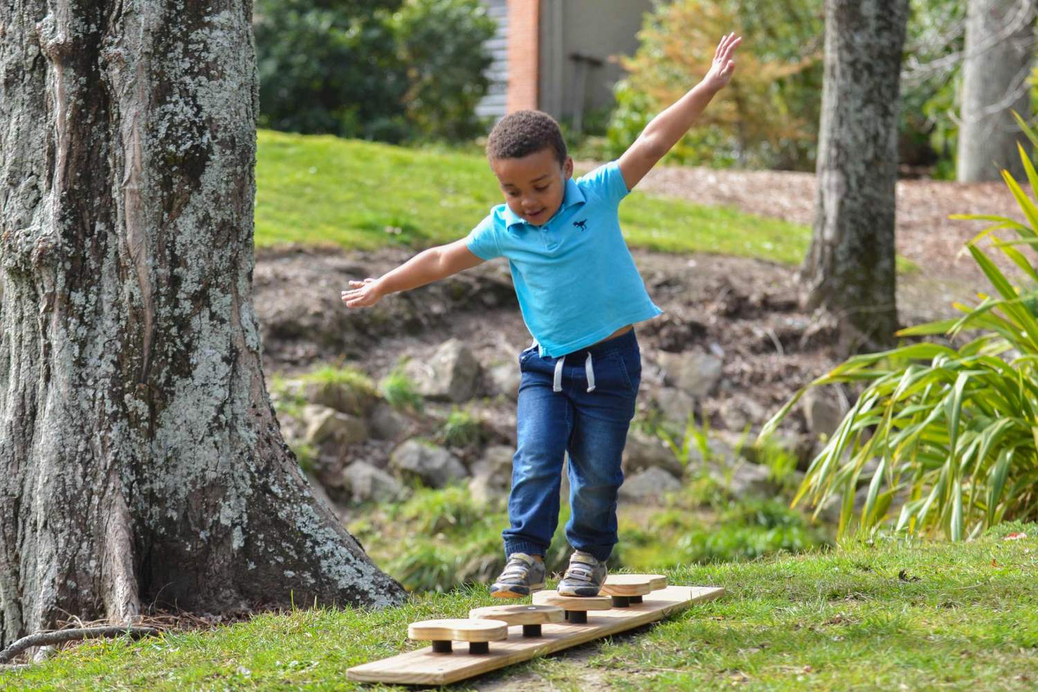 outdoor wobbly climber plank