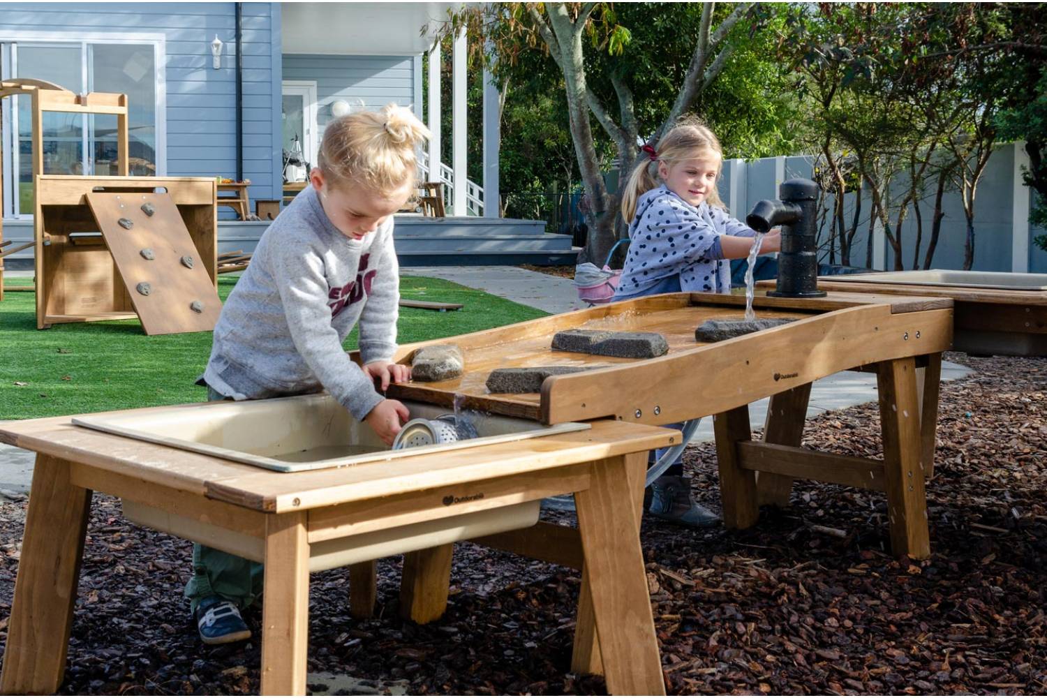 Outdoor water shop play table